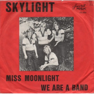 Skylight: Miss Moonlight/We Are A Band – DANMARK.     