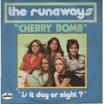 The Runaways: “Cherry Bomb” – 1976 – FRANCE. 